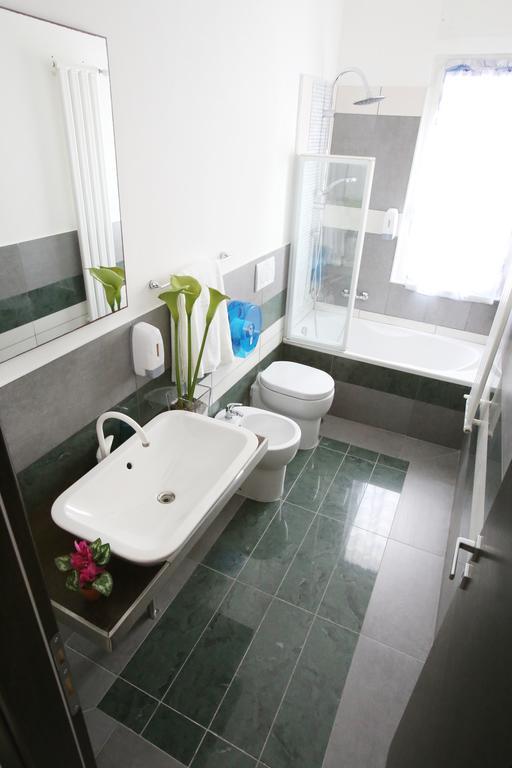 Iris Room Roma Quarto foto